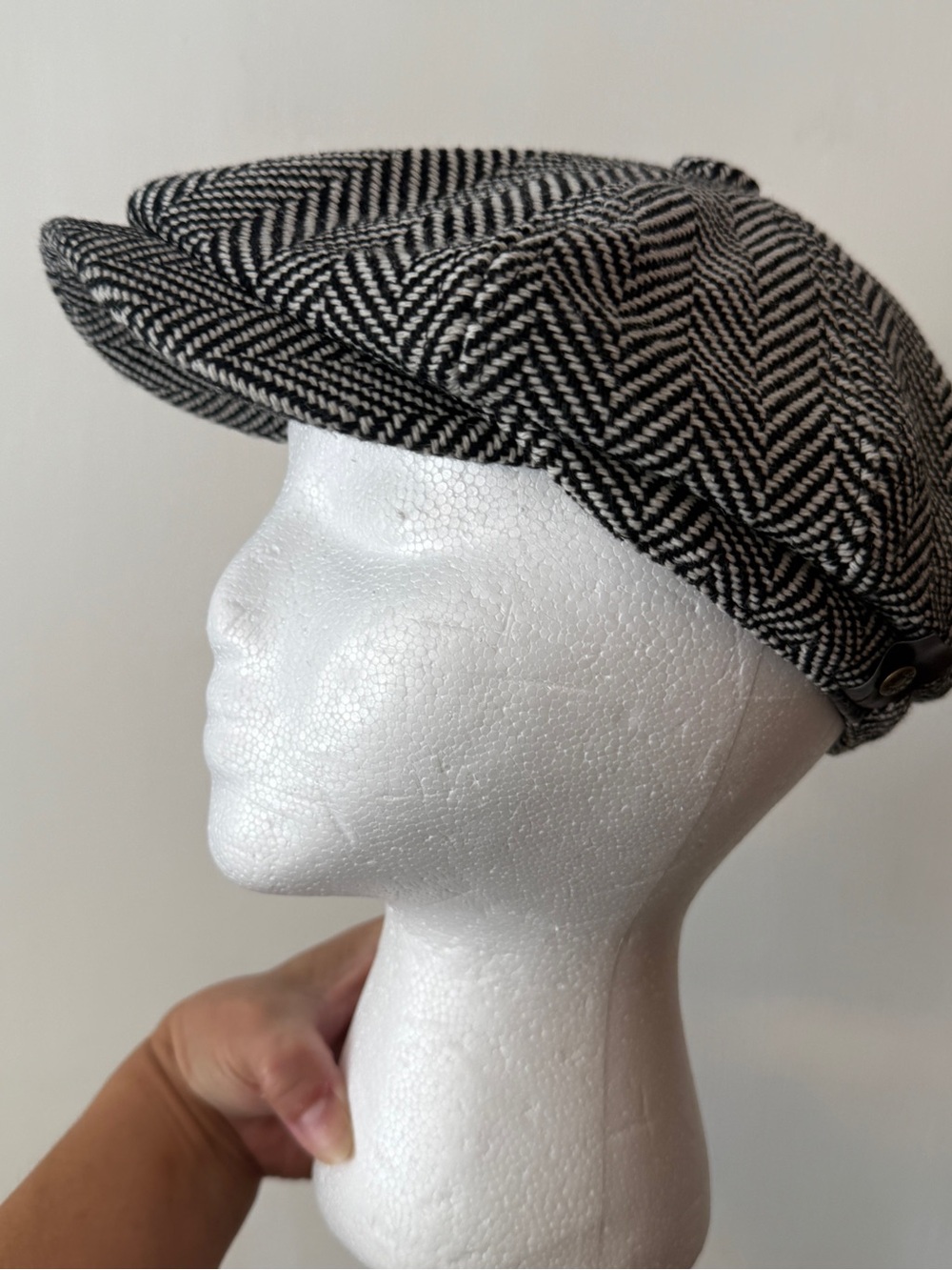 Jeans Unisex Classic Herringbone Newsboy Cap in Black & White Y2K Small/Medium